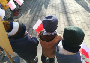 Dzieci obchodzą Święto Niepodległości